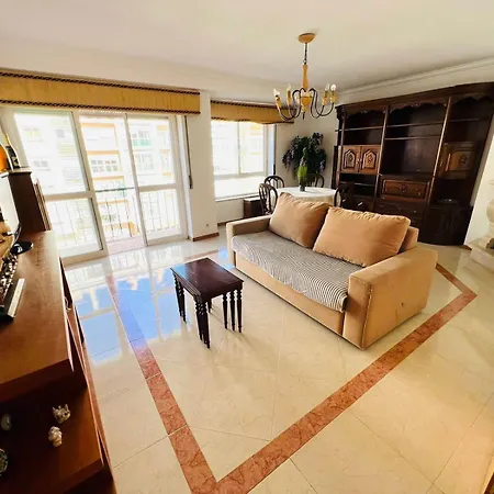 Luxury Spacious Flat Next Lisbon, Ideal For Tourists *