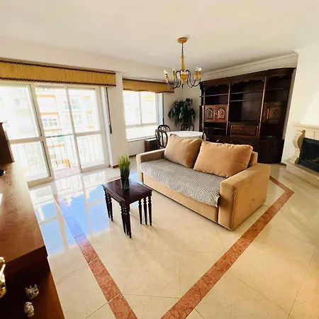 Luxury Spacious Flat Next Lisbon, Ideal For Tourists Apartment