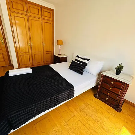 Luxury Spacious Flat Next Lisbon, Ideal For Tourists Appartement *